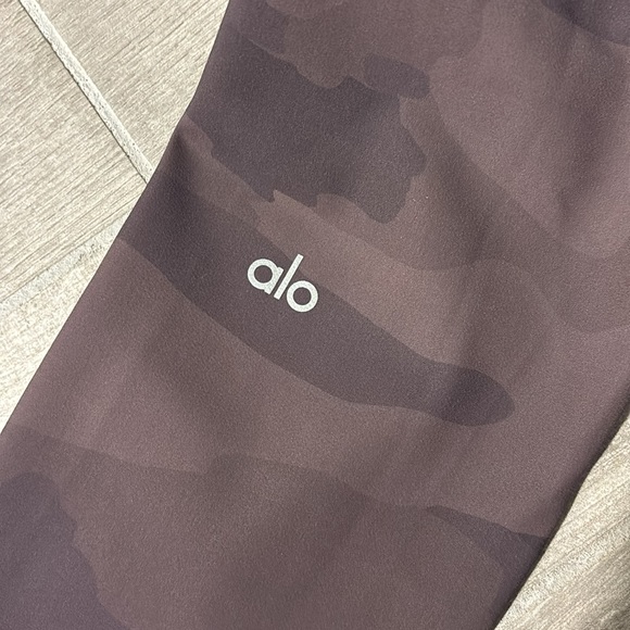 Alo Yoga High-waist Vapor Legging In Coco Camouflage - Picture 5 of 5